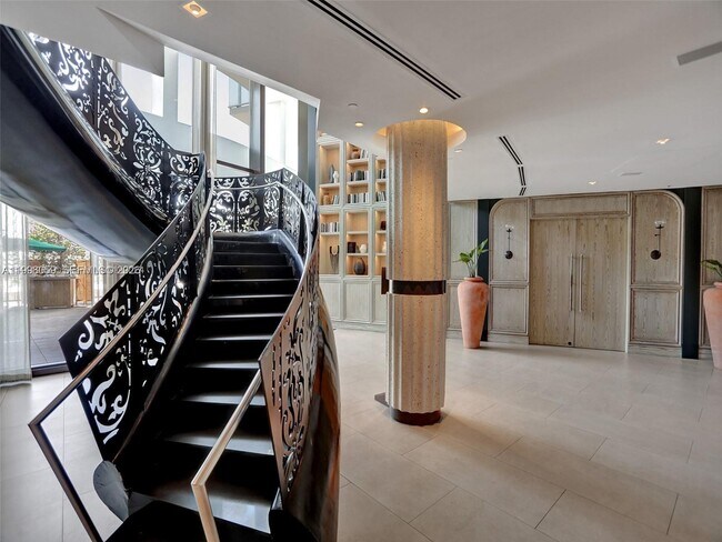 Building Photo - 1100 West Ave