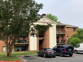 Building Photo - 4002 Governors Sq
