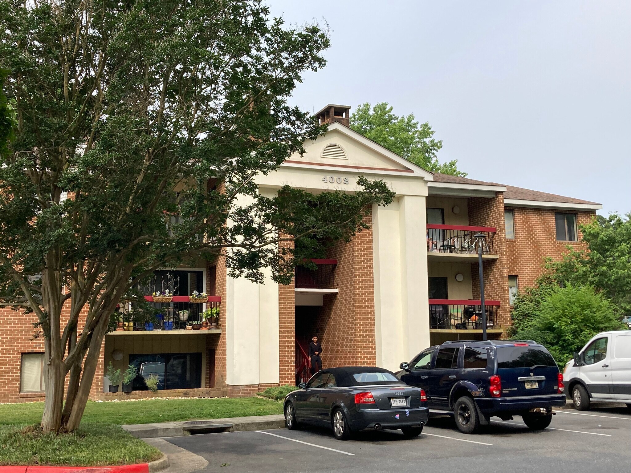 Building Photo - 4002 Governors Sq