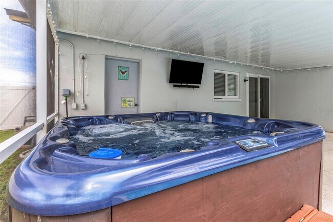 Building Photo - 6842 62nd Ave N