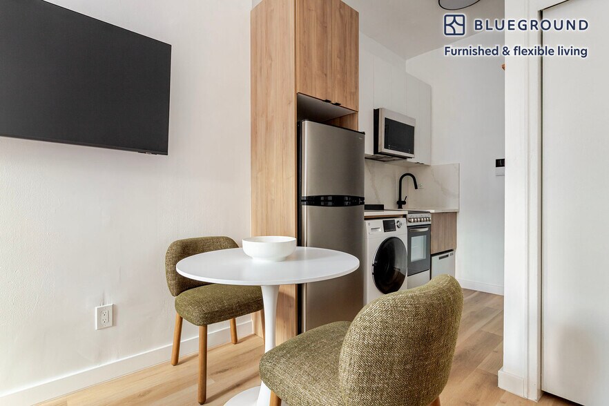 Building Photo - 216 E 13th St