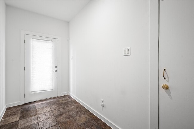 Building Photo - 5712 Winsome Ln