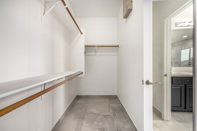 Building Photo - 5211 N 193rd Ave