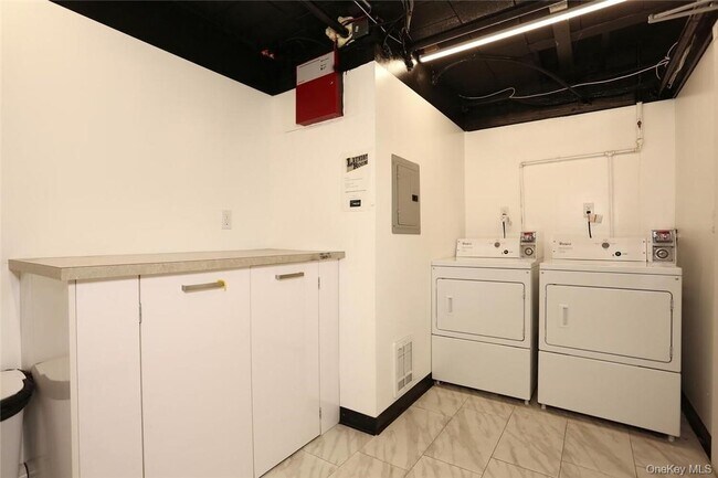 Building Photo - 30 US-9W