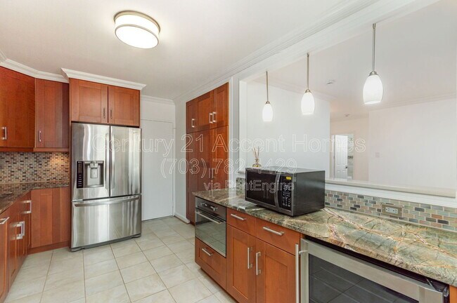 Building Photo - 3701 S George Mason Dr