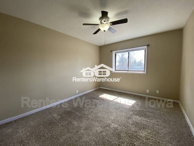 Building Photo - 6633 NW 6th Dr