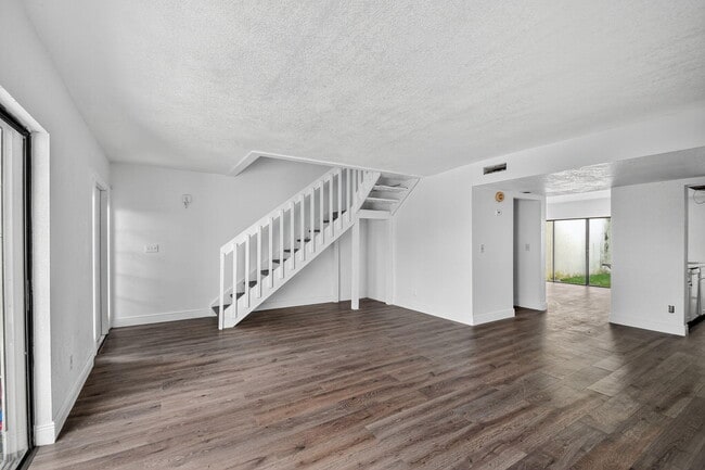 Building Photo - 1405 White Pine Dr