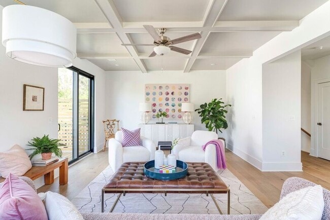 Building Photo - 981- 987 Fifth Street SW