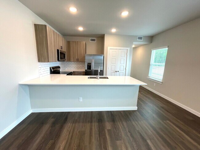 Building Photo - 1127 Eloise Dr