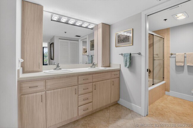 Building Photo - 4748 S Ocean Blvd