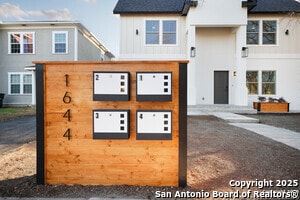 Building Photo - 1644 W Mistletoe Ave