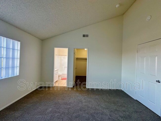 Building Photo - 14620 Berendo Ave