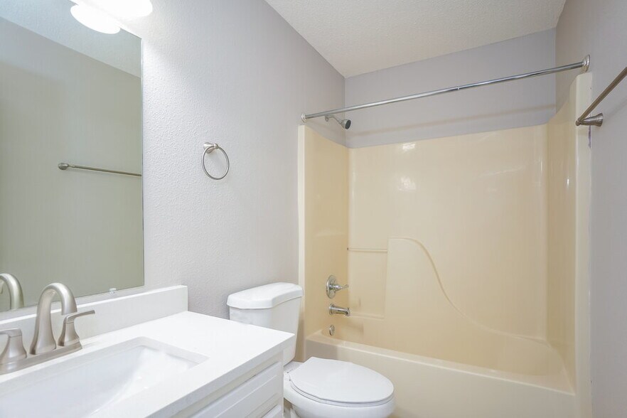 Building Photo - 9217 Dry Creek Dr