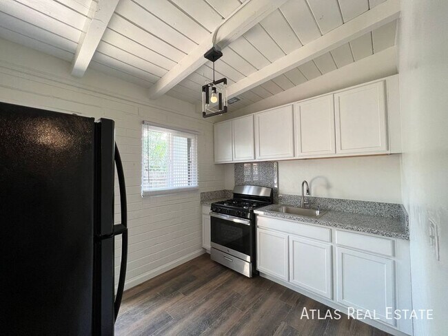 Building Photo - 26 E Glenn St