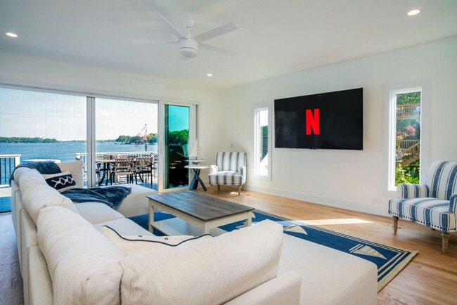 Building Photo - 184 Grand Ave