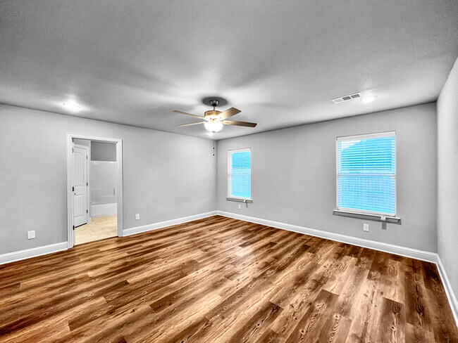 Building Photo - Cute open floor plan 3- bedroom, 2- bathro...