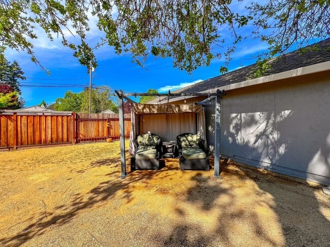 Building Photo - Fully Furnished Modern Home in the Desirable Alphabet Streets