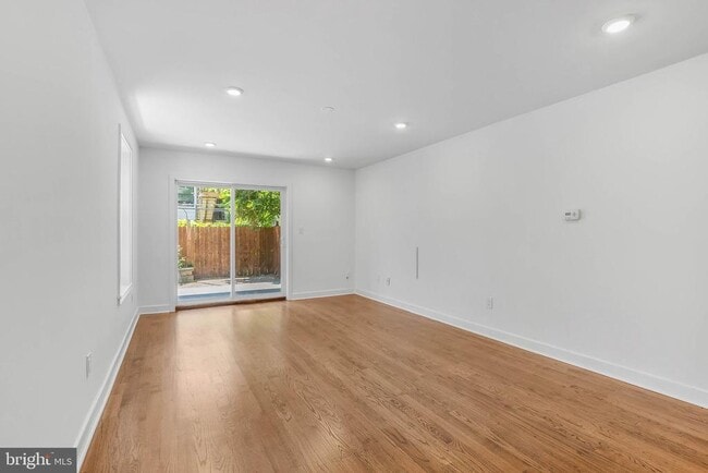 Building Photo - 1522 Mt Vernon St