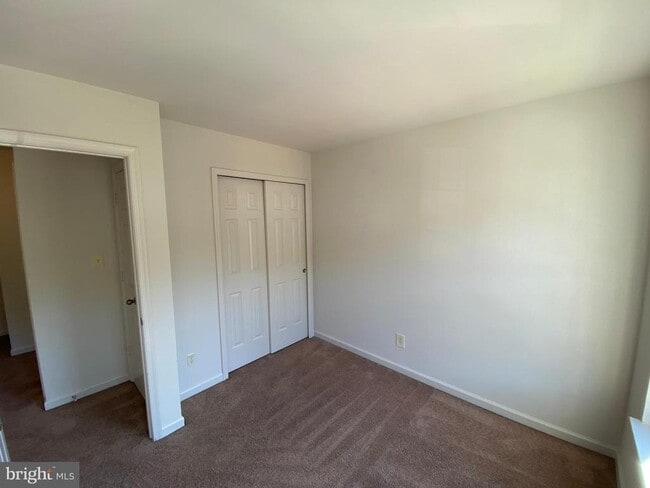 Building Photo - 4249 Normandy Ct