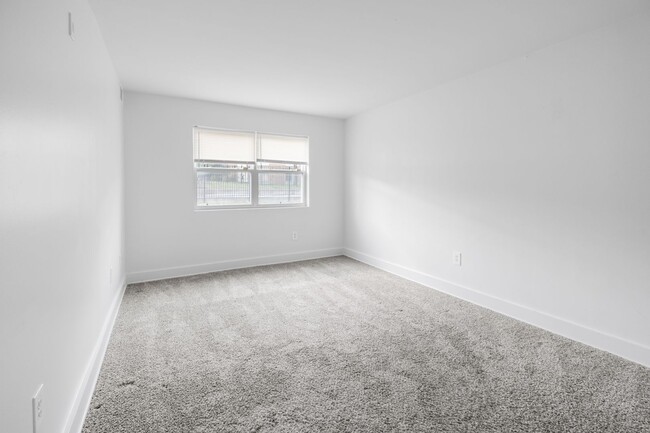 Building Photo - Lovely 2 BR/1 BA condo in Anacostia!