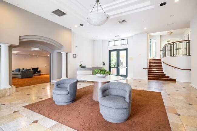Building Photo - Spacious Bankers Hill Studio | In-Unit Laundry | A/C | Fireplace | Pool & Gym | 6-Month Lease