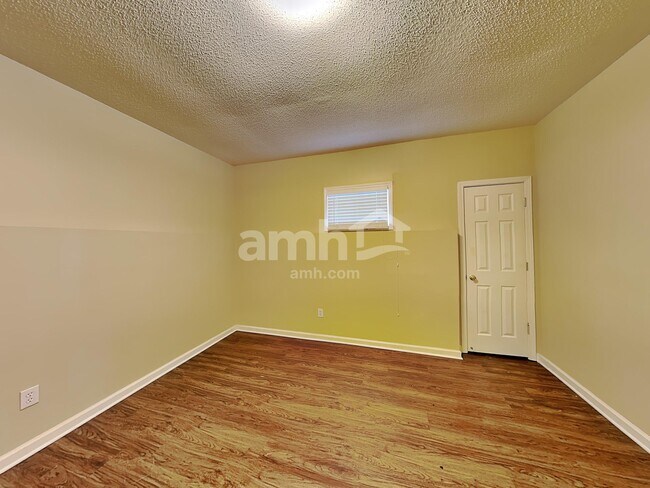 Building Photo - 1728 Victoria Way NW