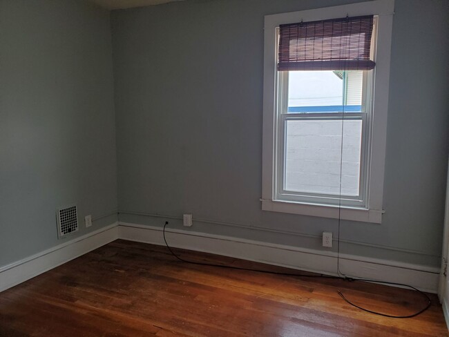 Building Photo - 3 Bedroom, 1 Bath in Manheim Township Scho...