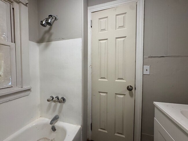 Building Photo - 117 W 30th St