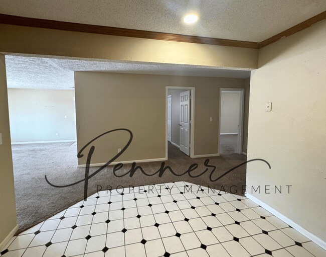 Building Photo - 401 NE Austin St