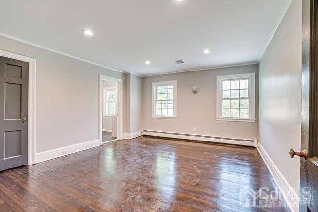 Building Photo - 55 Devon Rd