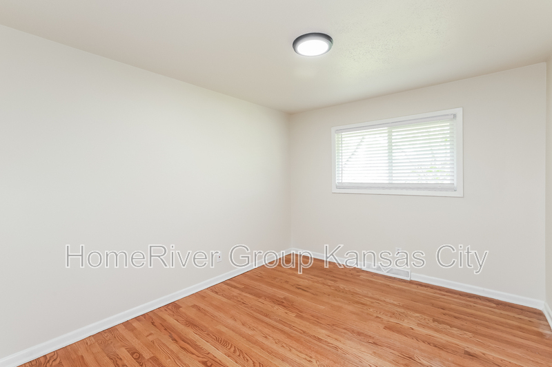 Building Photo - 1527 N 64th Dr
