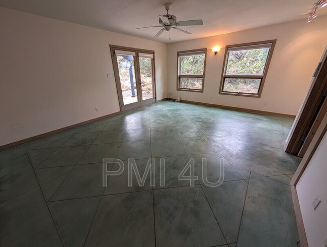 Building Photo - 41 Tunnel Springs Rd