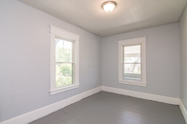Building Photo - 208 Prospect St