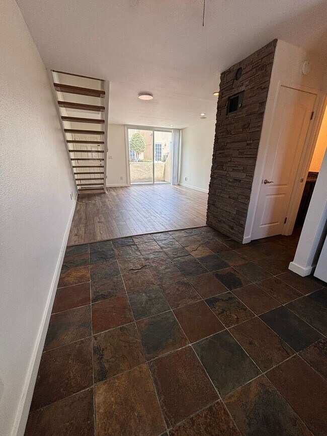 Building Photo - Spacious 2 Bedroom, 1.5 Bath Two-Story Townhome in Clairemont