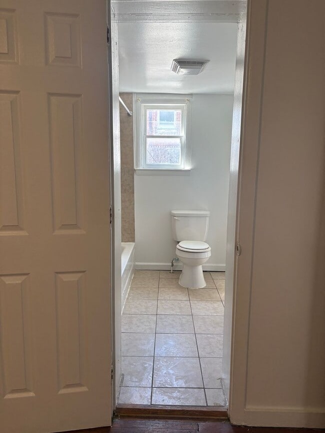 Building Photo - 1st Floor 1 Bedroom-East End York City SD