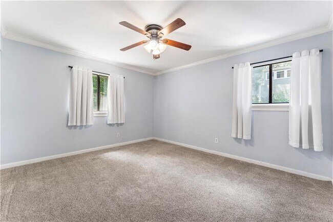 Building Photo - 870 Glendale Terrace NE