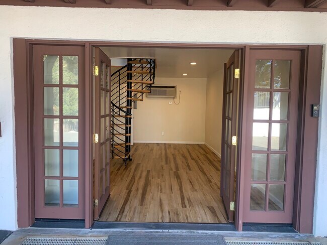 Building Photo - 9625 Grossmont Summit Dr