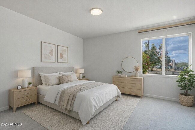 Building Photo - 8055 E Thomas Rd