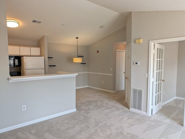 Building Photo - Bright Townhome Living in Convenient Leesburg Location