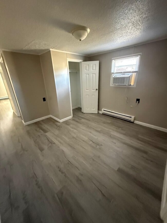 Building Photo - Cohen St.