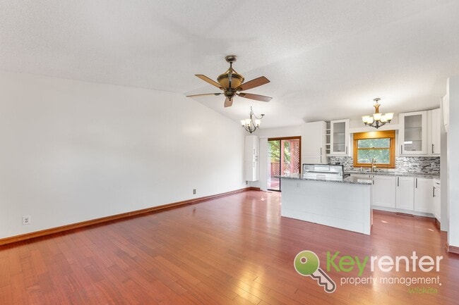 Building Photo - 3 Bedroom 2 Bathroom Family Ready Home