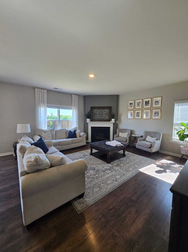 Building Photo - Charming Home in Sweet Briar Community