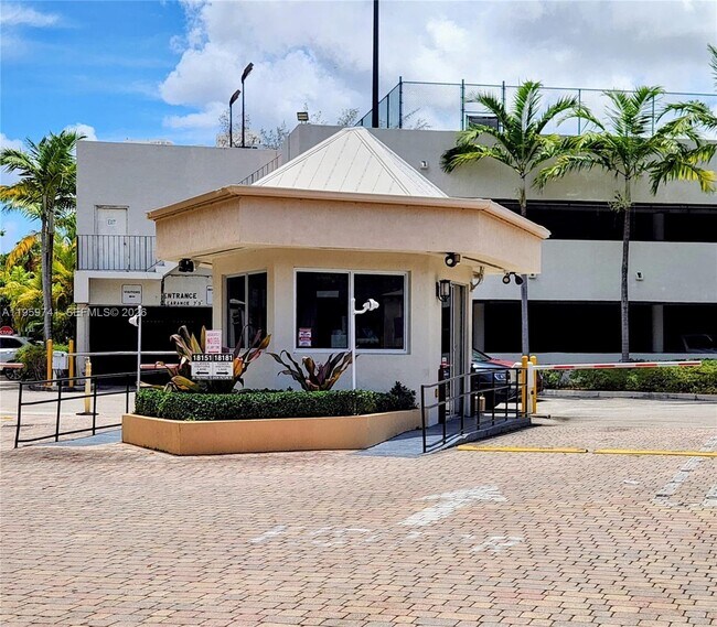 Building Photo - 18181 NE 31st Ct