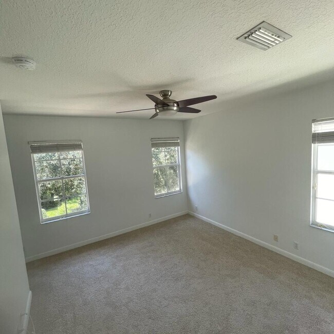 Building Photo - 642 Castle Dr