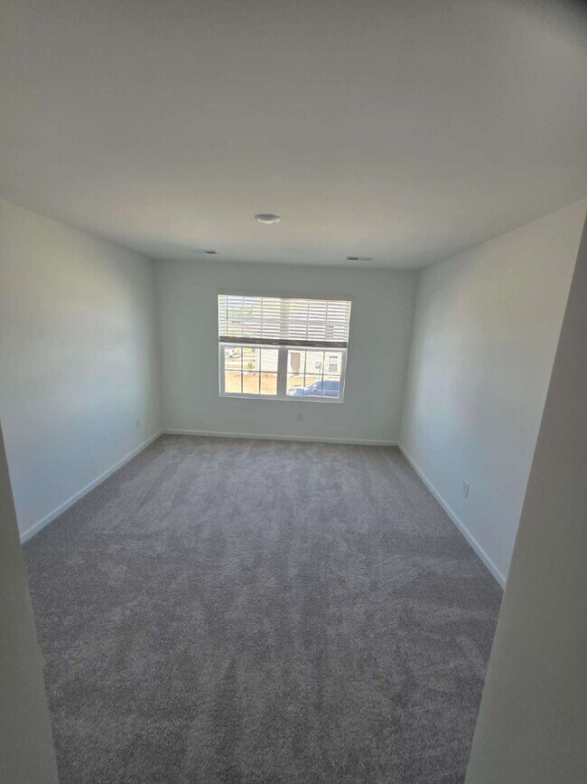 Building Photo - 559 Marcus Wy