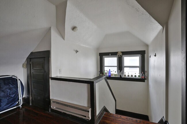 Building Photo - 1619 Summit St