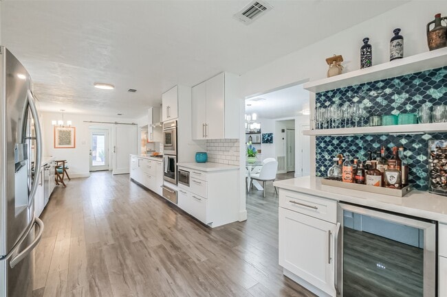 Building Photo - 6102 Lymbar Dr