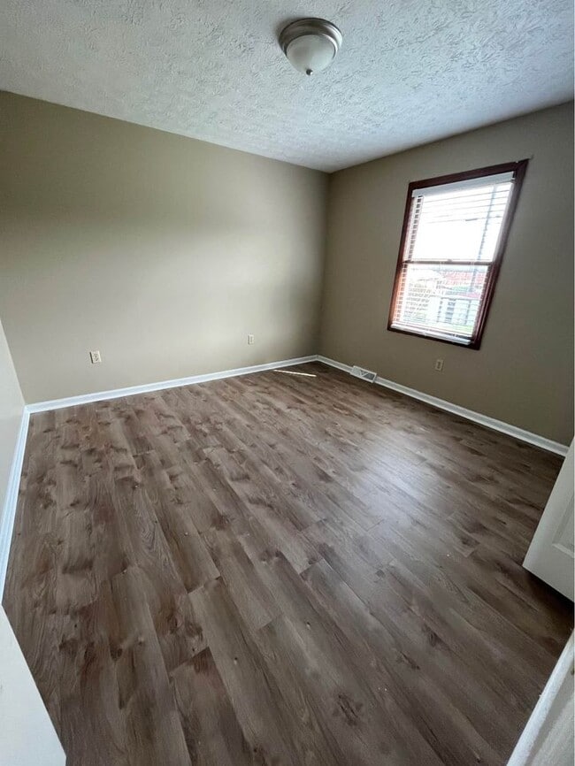 Building Photo - 302 Madison Hills Blvd