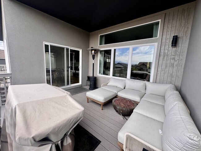 Building Photo - LUXURY 4 Bedroom home in NORTHGATE with Mountain Views