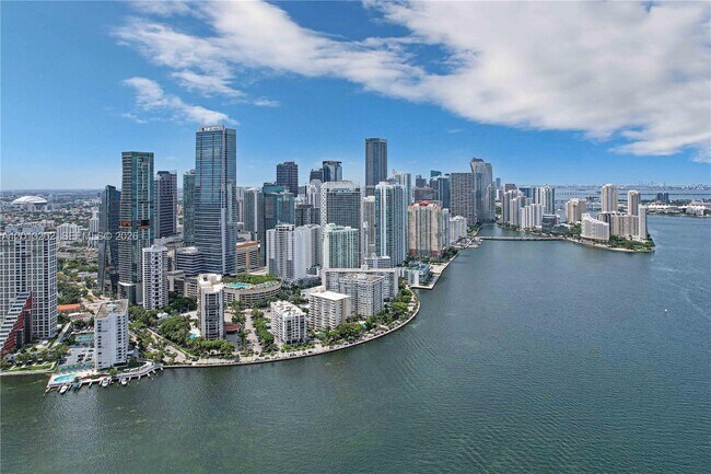 Building Photo - 1300 Brickell Bay Dr